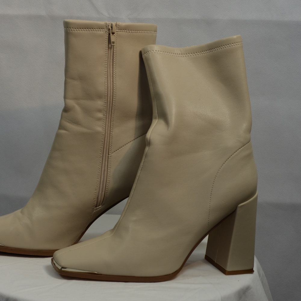 Chinese Laundry 9.5 beige Boots